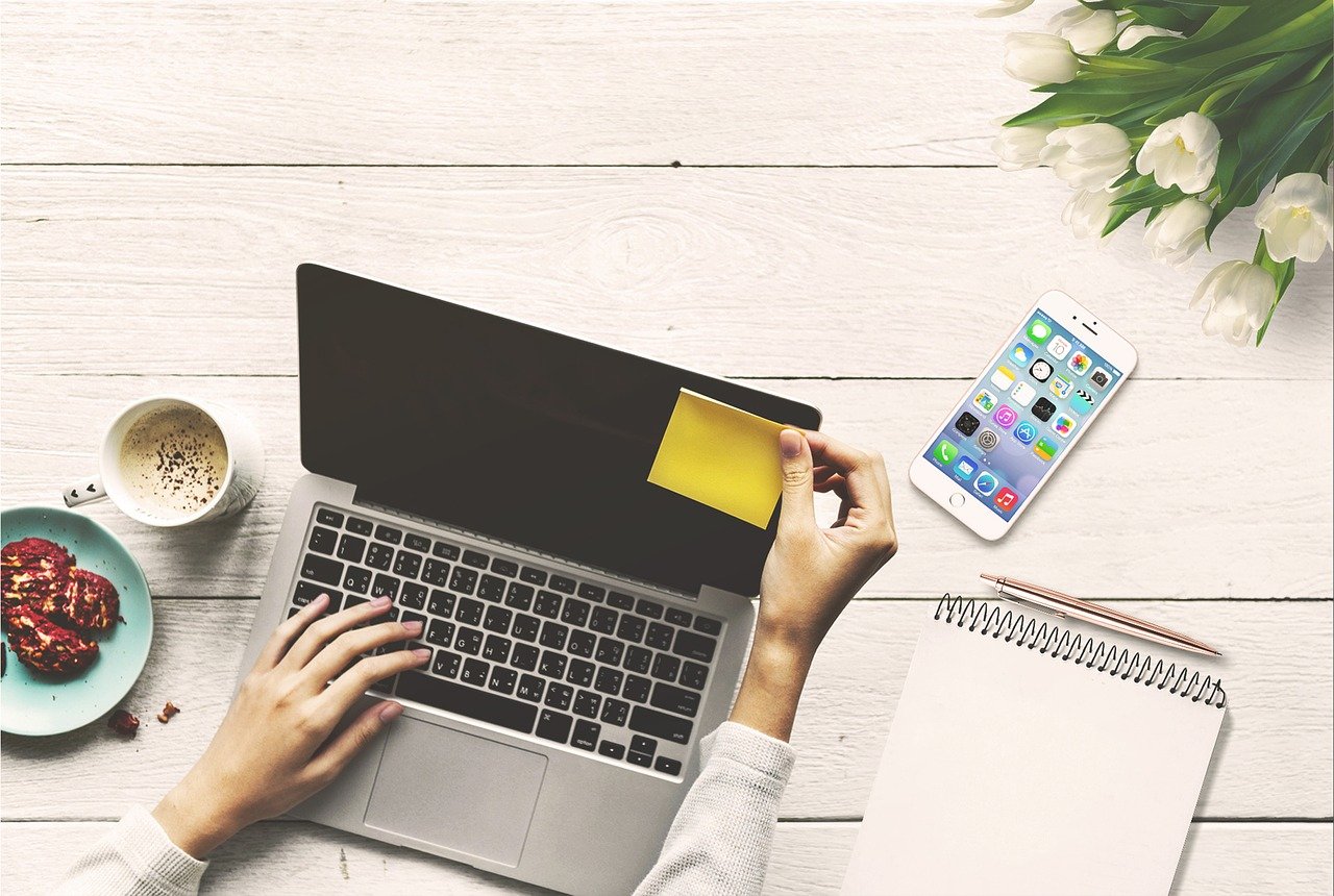 Blogger, Copywriter, Journalis Blogger, Copywriter, Journalis